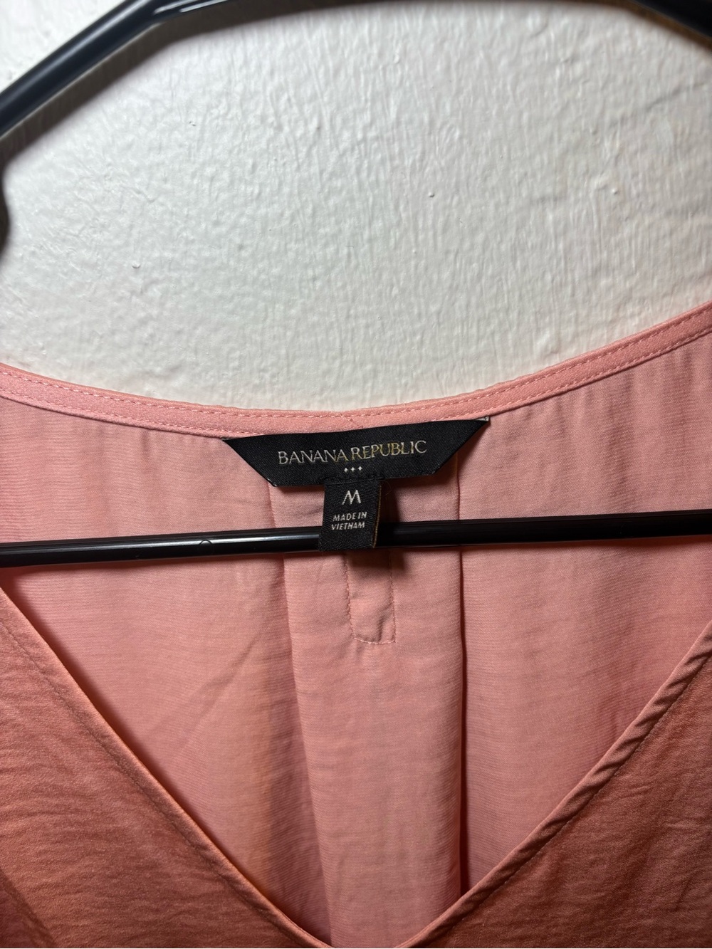 Banana Republic Blush Pink Satin V-Neck Sleeveless Camisole - Picture 2 of 3